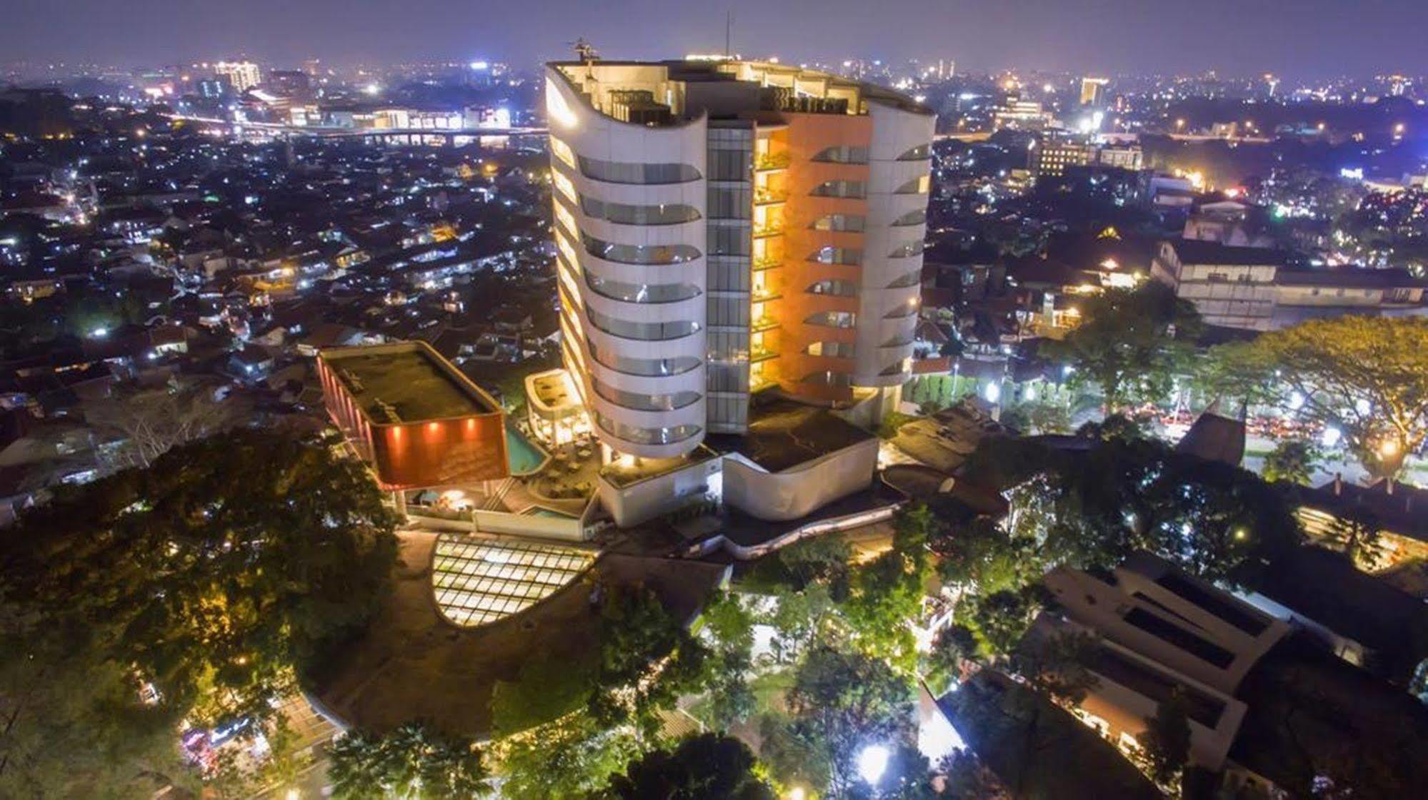 Sensa Hotel בנדונג מראה חיצוני תמונה